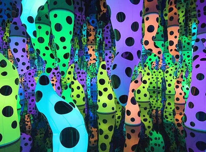 2019-2020 - Yayoi Kusama’s - Infinity Mirror Room “Love Is Calling” (Sep 24, 2019 - Feb 7, 2021) | Japanese-City.com