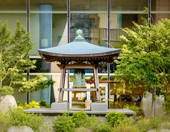 2026: September 21: International Day of Peace (The Japanese Peace Bell - North of the Secretariat Building at United Nations Headquarters) | Japanese-City.com