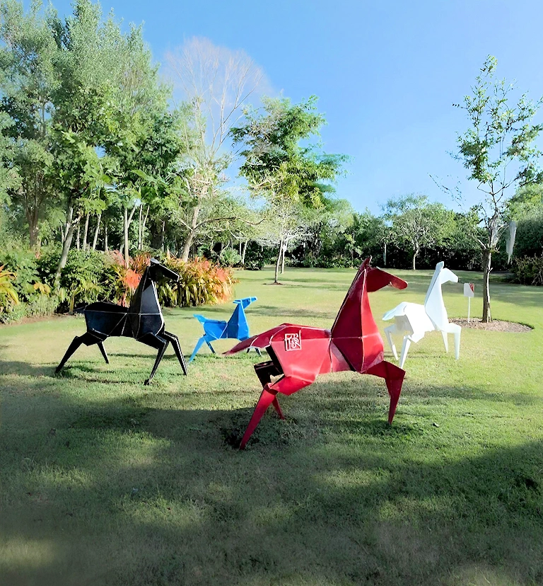 Origami in the Garden (A Once-in--Lifetime Outdoor Art Experience that Transforms Simple Folded Paper into Breathtaking Metal Masterpieces)