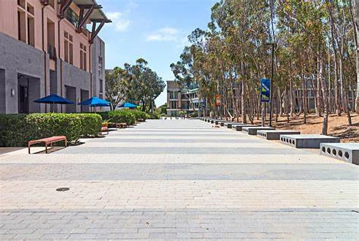 UCSD Campus Library Walk | Japanese-City.com