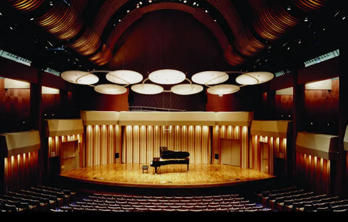 Colburn School Zipper Hall in Downtown | Japanese-City.com