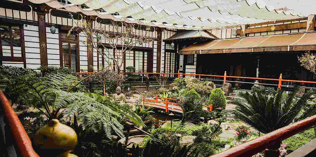 Yamashiro Restaurant (Japanese Garden, View of Los Angeles, Bar) | Japanese-City.com