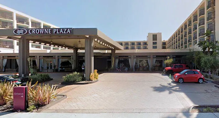 Crowne Plaza Redondo Beach & Marina - SOL Restaura | Japanese-City.com