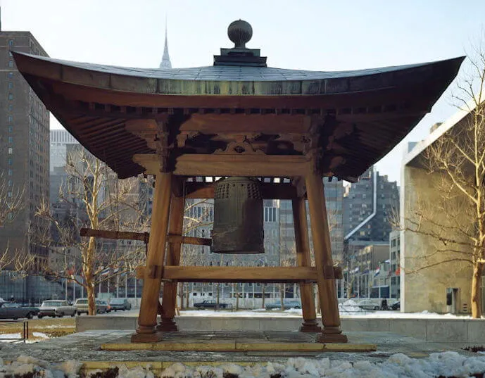 The Japanese Peace Bell and Garden - North of the Secretariat Building at United Nations Headquarters | Japanese-City.com