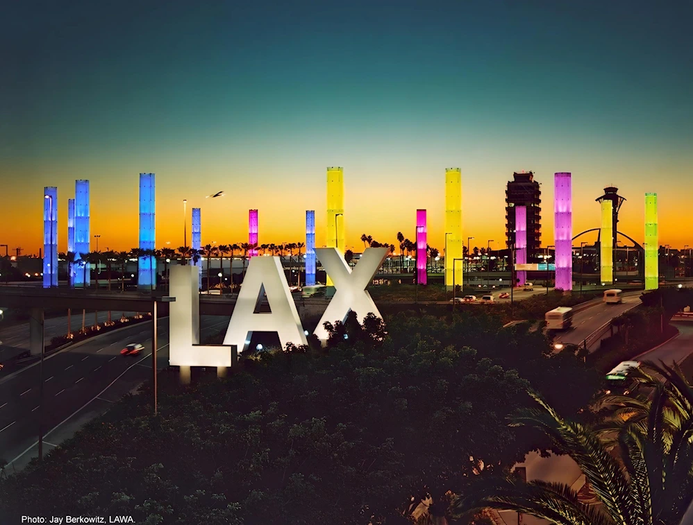 The LAX Gateway Pylons: Ted Tokio Tanaka Architects | Japanese-City.com