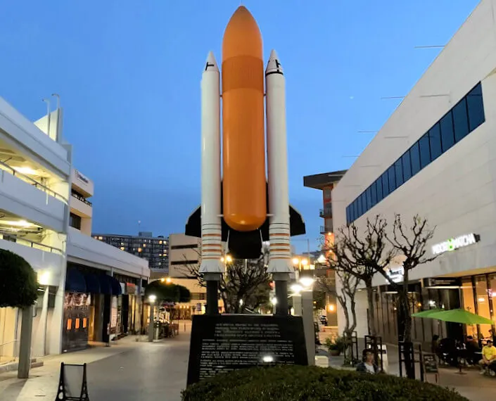 Space Shuttle Challenger Memorial - Ellison Onizuka  | Japanese-City.com