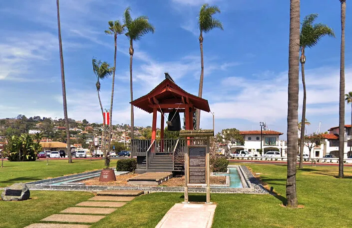 Yokohama Friendship Bell, San Diego - Japanese Friendship Bell on Shelter Island (1958) | Japanese-City.com