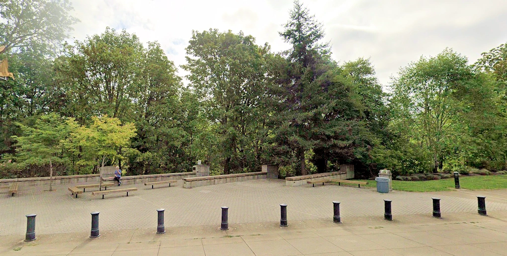 Howland Plaza, Riverfront Park  | Japanese-City.com