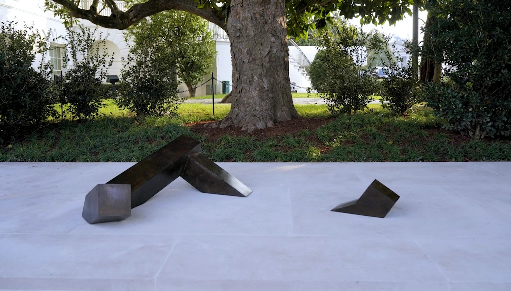 Sculpture 'Floor Frame,' by Artist Isamu Noguchi, White House Rose Garden (November 23, 2020) | Japanese-City.com